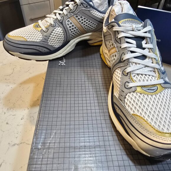 Saucony ProGrid Triumph 4 Fabricated Future S70831-2 Men's Size 10 NEW SNEAKERS - Picture 7 of 15